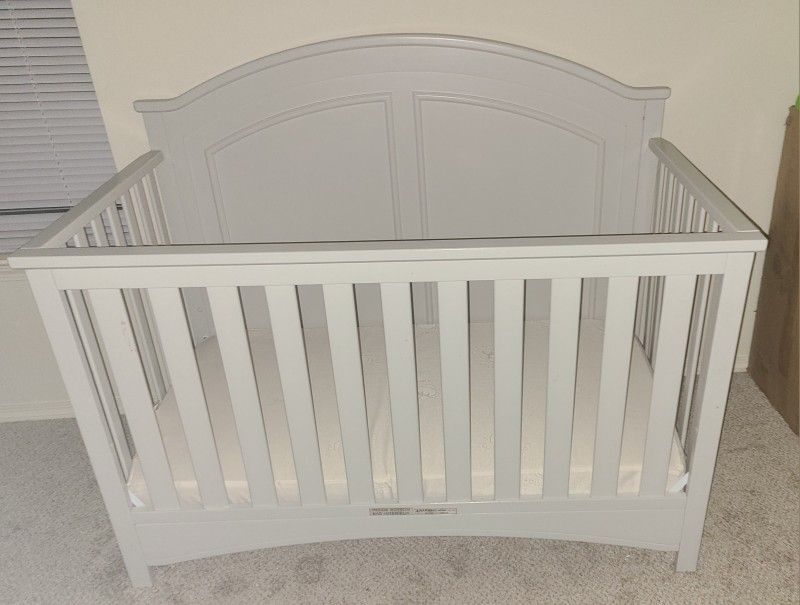 Convertible Baby Or Toddler Crib/Delta