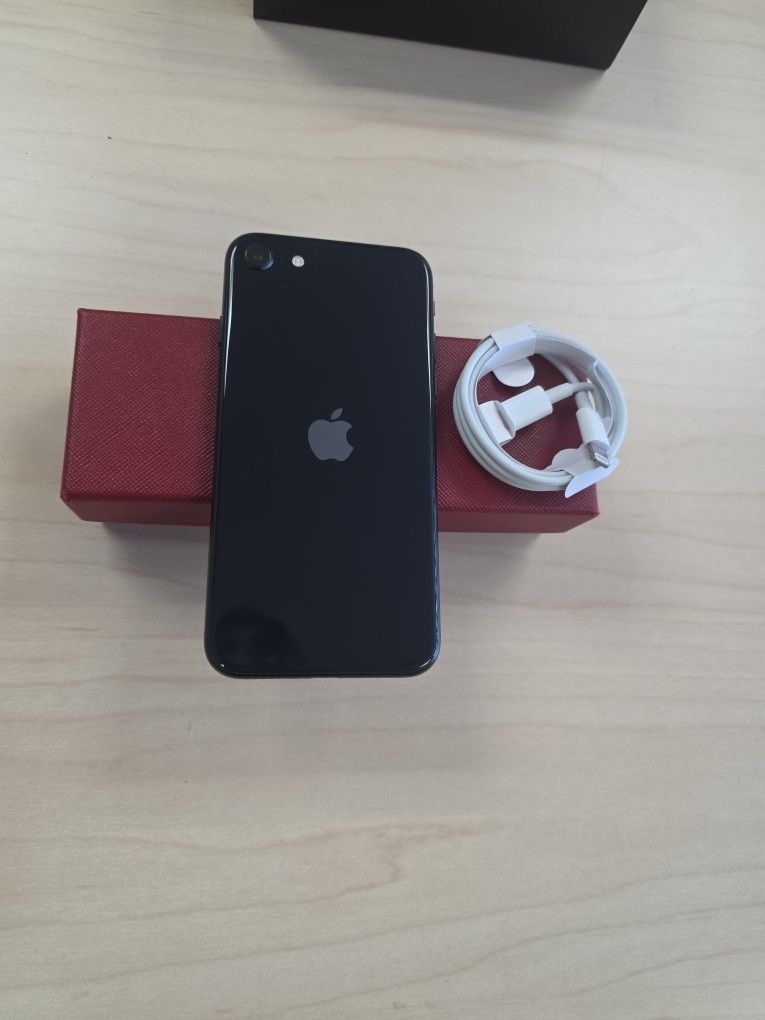 Iphone Se 2022****64GB****   UNLOCK ANY SIM 