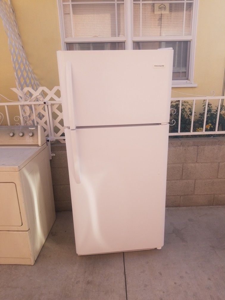 Vendo Refrigerador En Muy Buenas Condiciones Y Muy Limpia Lista Para Usarla
