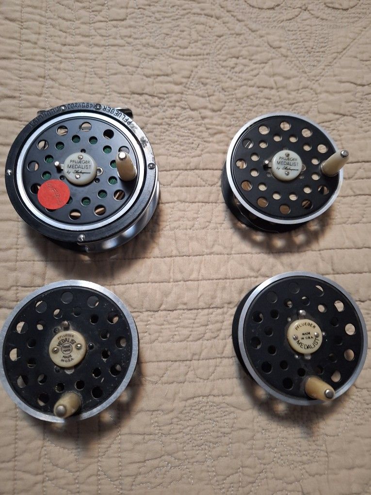 Plunger Medalist Fly Reel, 1495 1/2, with 3 Spare Spools