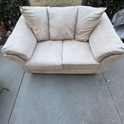 Armchair8525 E Hampden Ave Denver.just Let Me Know When You’re Coming 🙏