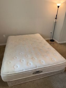 Queen bed + box spring