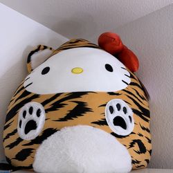 HELLO KITTY SQUISHMALLOW