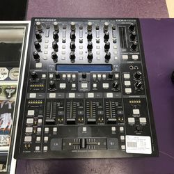 Behringer Digital DJ Mixer DDM4000