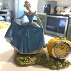 Disney Princess Cinderella Blue Ball Gown Resin Figure & Pumpkin Desk Clock- HARD TO FIND!!! Preowned / Needs New Battery 