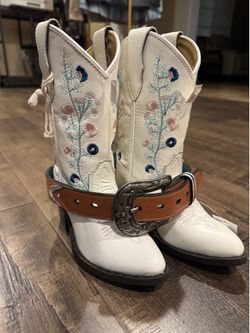 New Girls Western Boots And Belt size 11