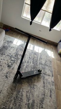 Limit pro scooter with pegs and exclusive wheels