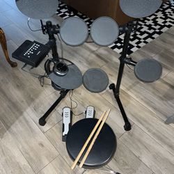 Yamaha Electric Drum Set 