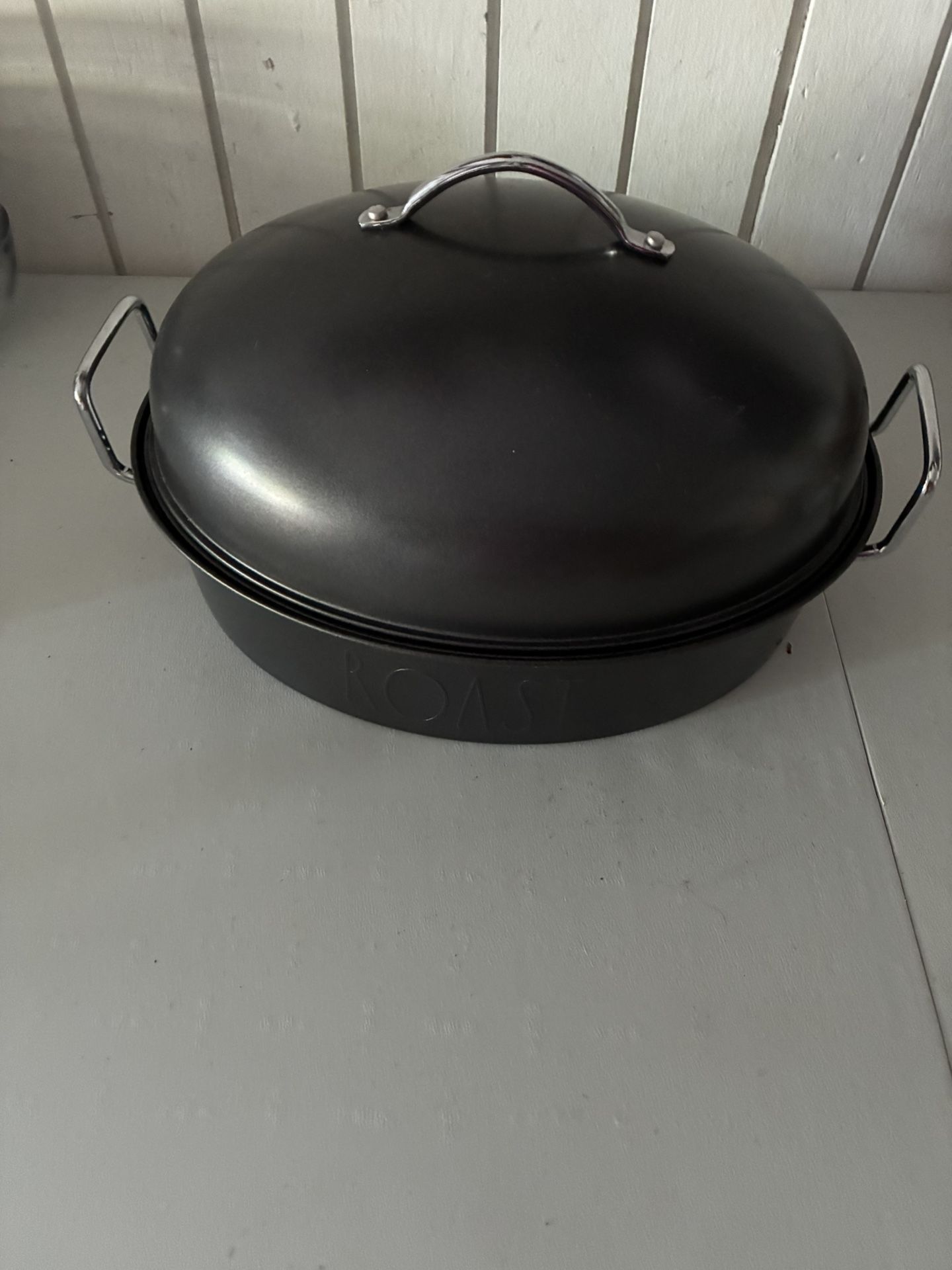 Oval Covered Roaster