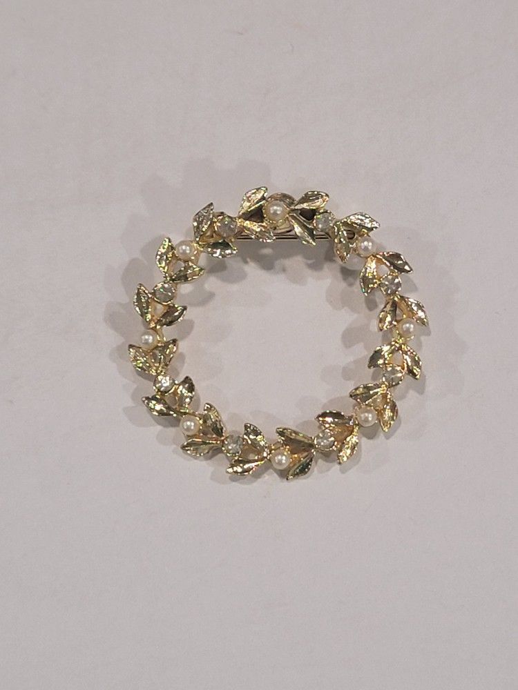 Laurel Leaf Wreath Pin Brooch Gold Tone Rhinestones Faux Pearls 1.5"