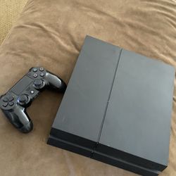 Ps4 With Controller 