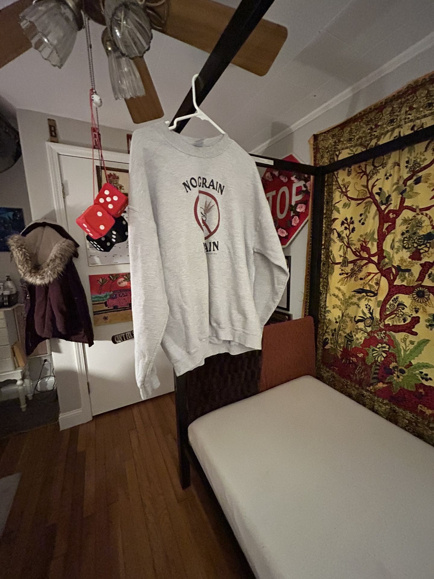 Sweatshirt