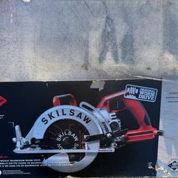 Sierra circular SKILSAW de 7-1/4" con accionamiento por tornillo sin fin y luz magnética con hoja Freud con bloqueo giratorio