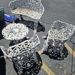 Set Of Table And  Chairs 