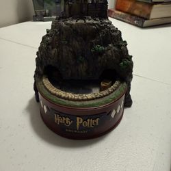 Harry Potter Journey to Hogwarts Castle Music Box Enesco Vintage 2001 6 in tall