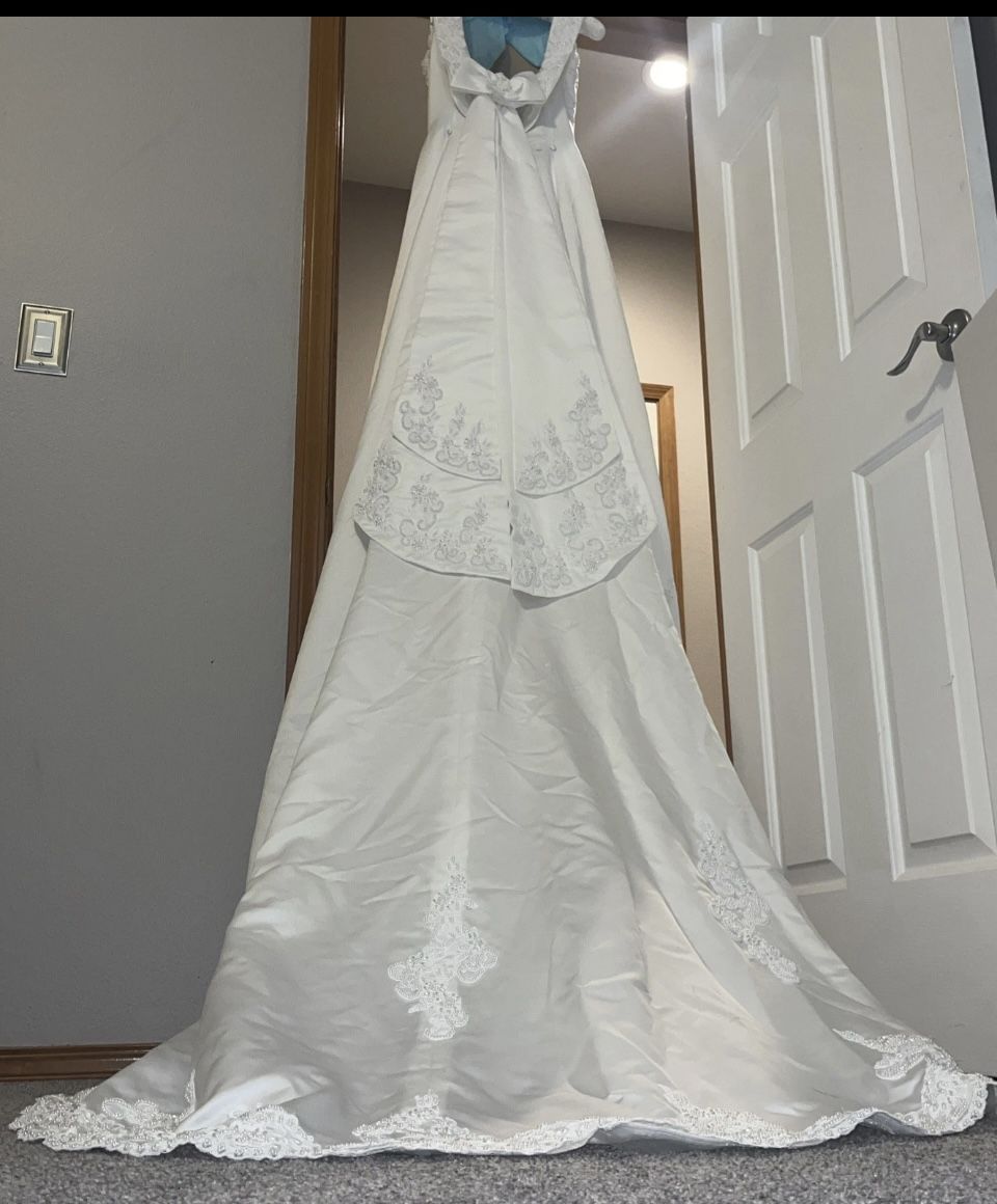 Elegant Wedding Gown