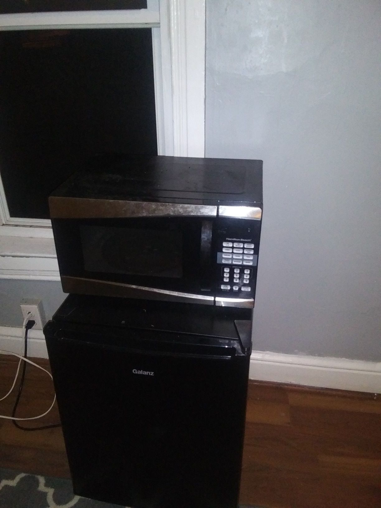 Black microwave (only) pick up $40