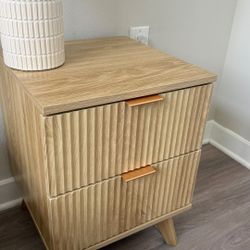 Nightstand Set Of 2. Mesa De Noche (2)
