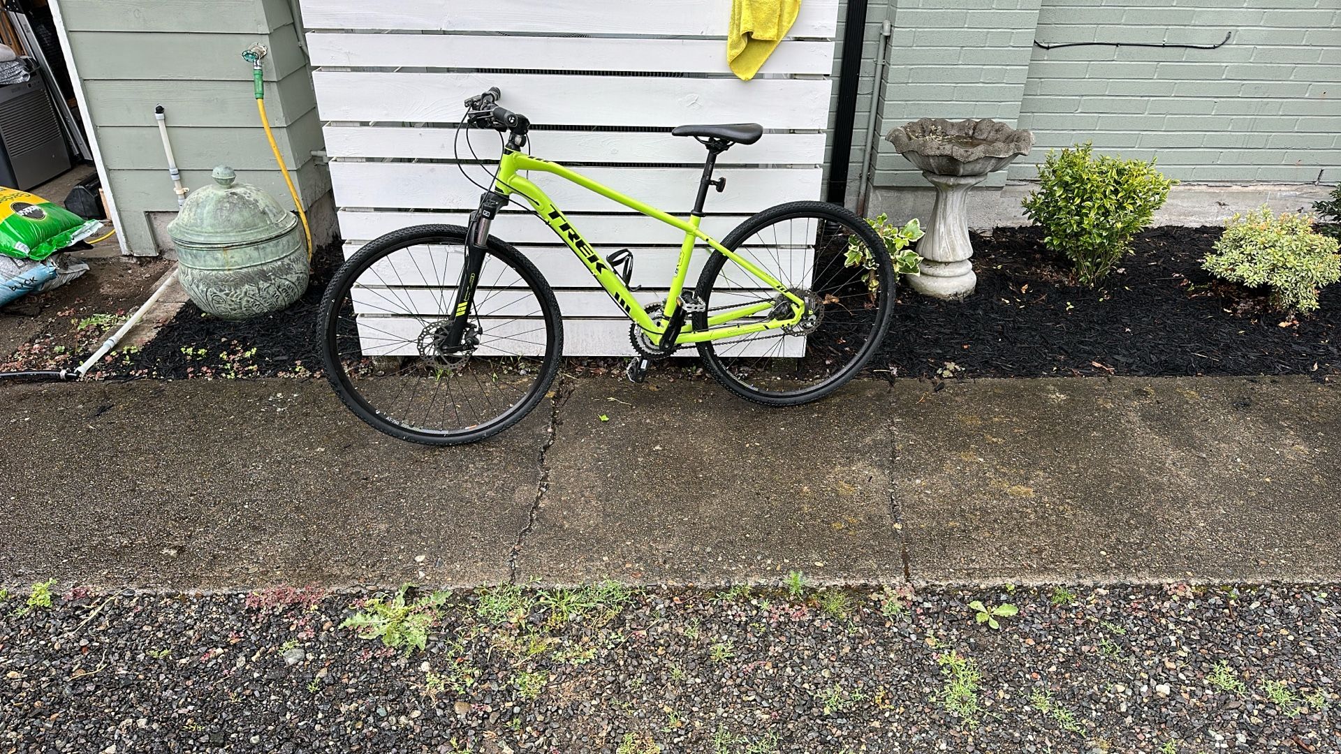 Trek Dual Sport 8.3 Gold Alpha Aluminum 17.5 Bike