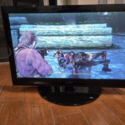 Excellent Condition Coby - 32" Class (31-1/2" Diag.) - LED - 720p - HDTV with Brand New Remote