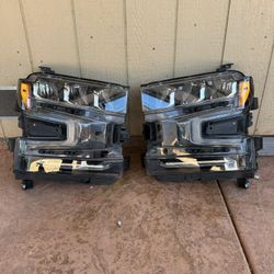 Chevy Silverado 2019-2022 HEADLIGHTS OEM GREAT CONDITION 