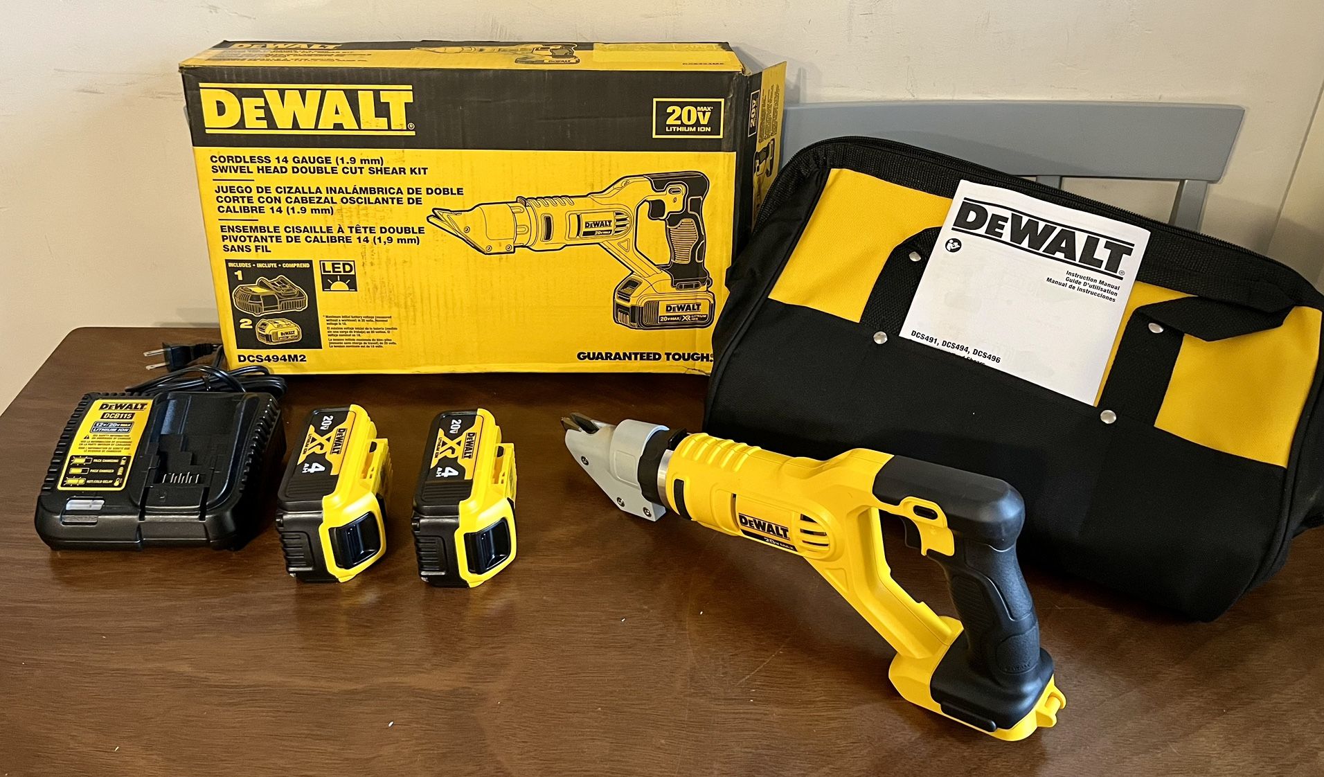 NEW Dewalt DCS494M2 Cordless 20V Swivel Head Double Cut Metal Shear Kit