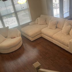 Comfy Ivory Lindyn 3 Piece Sectional Plus Circle Chaise