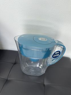 Water Filter Pitcher with SmartLight Change Indicator!