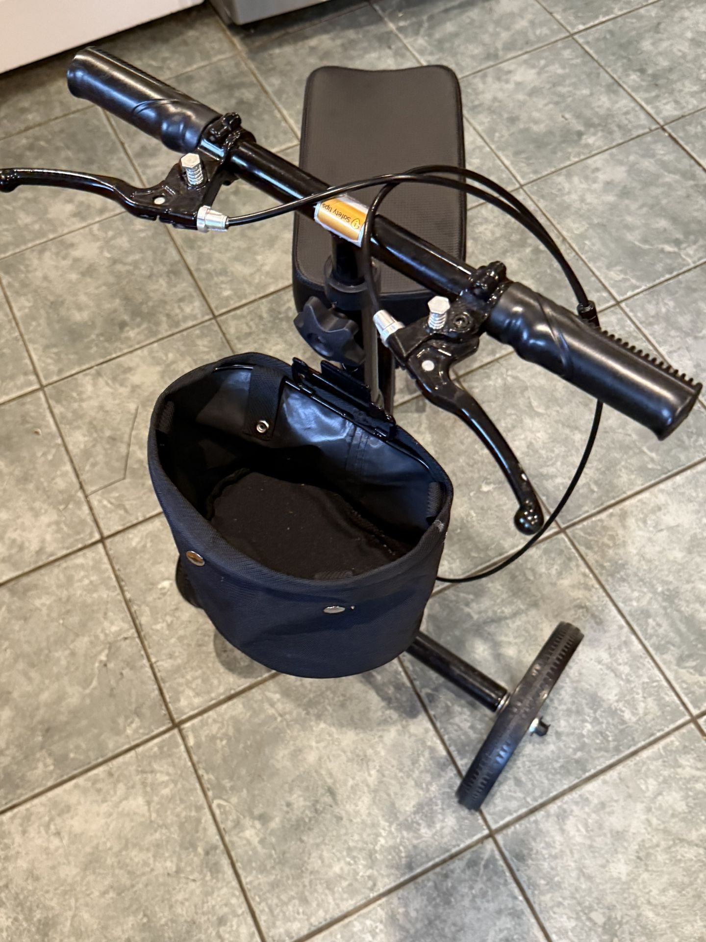 Knee Walker With Brake And Basket 