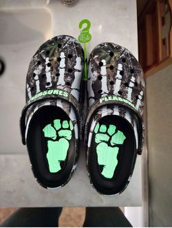 Glow in the Dark Crocs x Pleasures Real Tree Classic Clog Limited Edition w9/M7