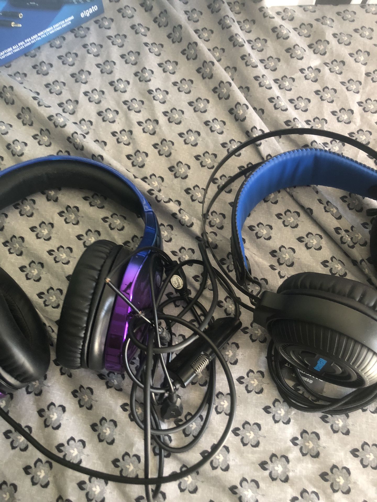2 Working Headphones With Mic