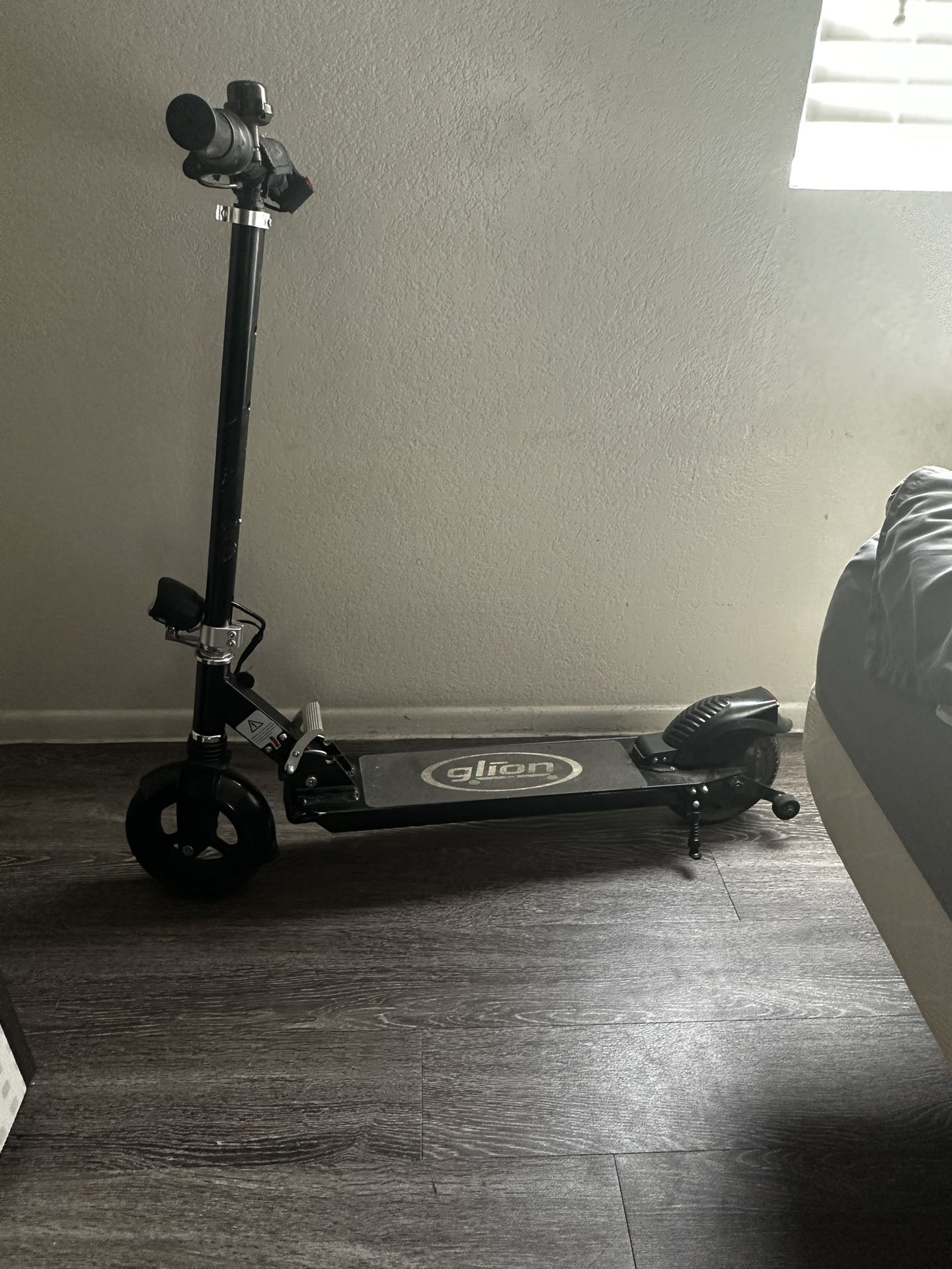 Glion Dolly 225-22 Electric Scooter