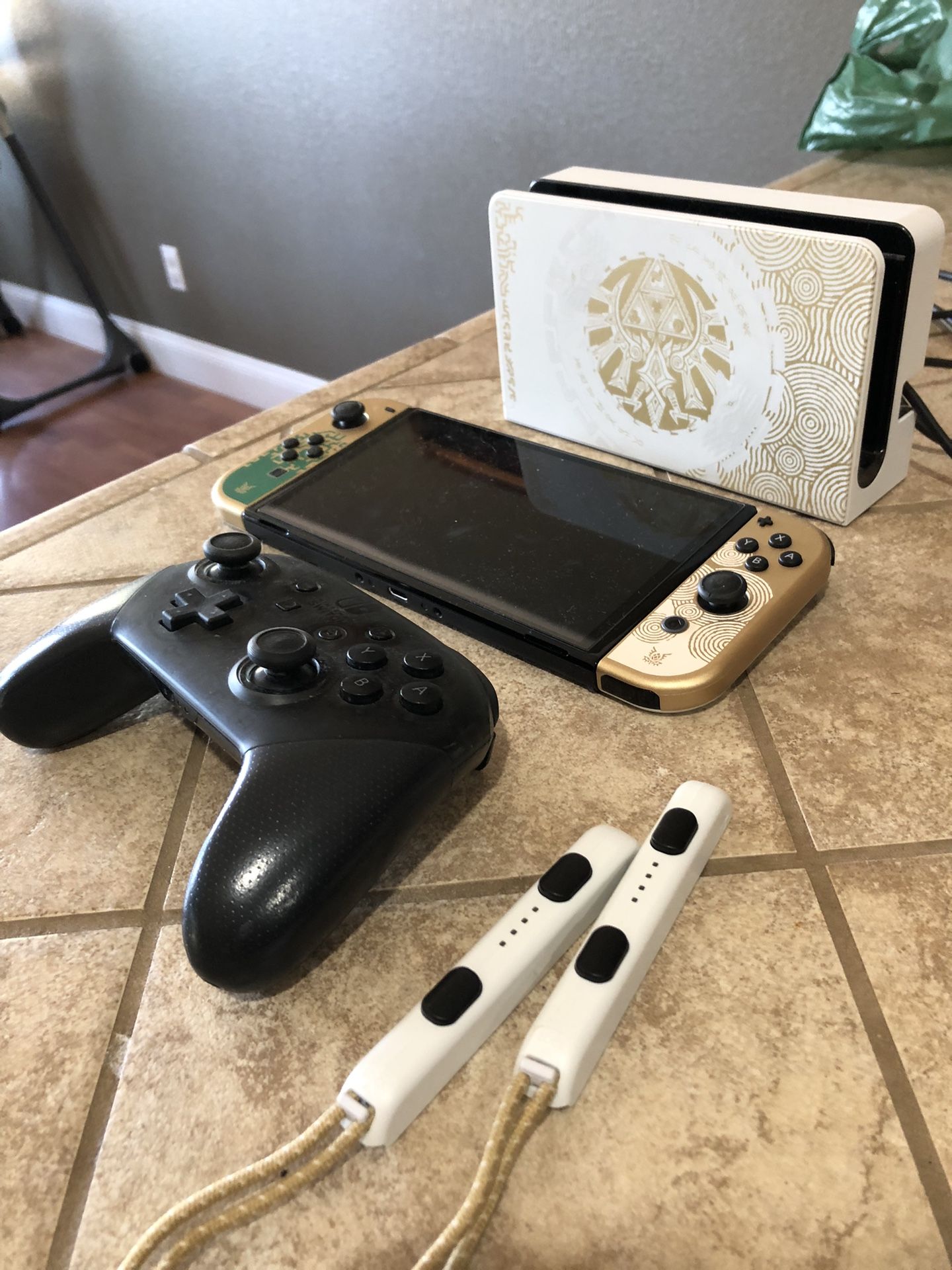 Zelda Edition Switch + Pro Controller