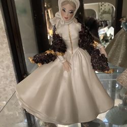 Elegant Victorian Era Glass Figurines 