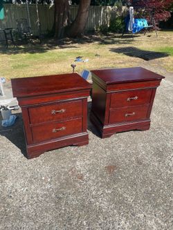 Nice 2 wood nightstands with 2 drawers