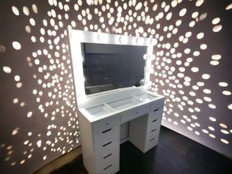 Vanity With Mirror And Lights 