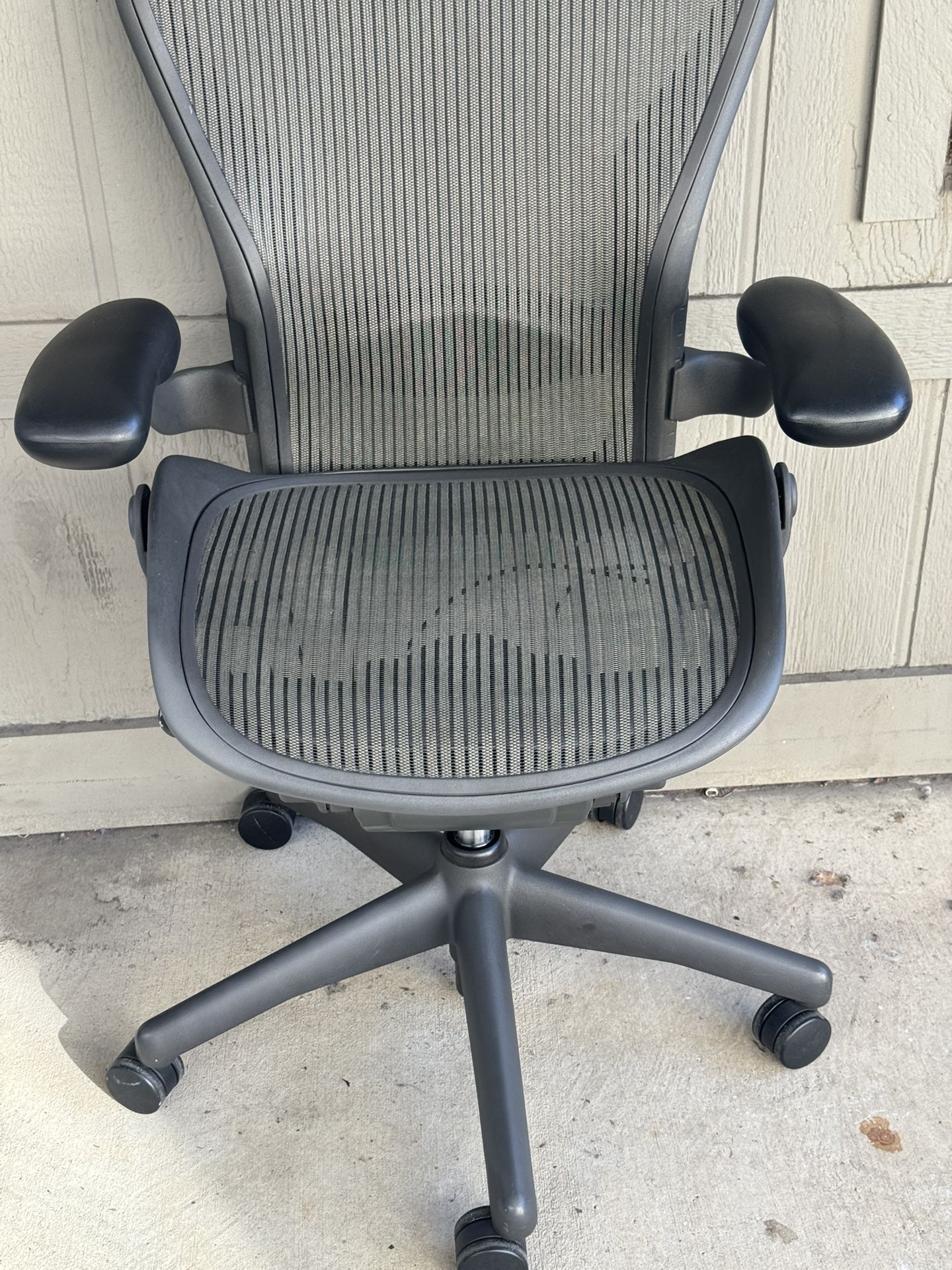 Herman Miller Aeron Chair Size B