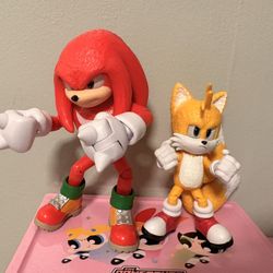 Sonic The Hedgehog, Three Knuckles And Tails Figure Lot
