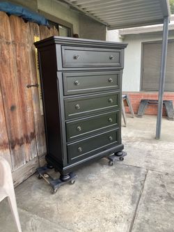 Black Mahogany Dresser