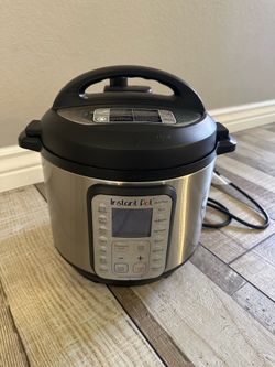 Instant Pot Duo Plus 60 9-in-1 Muti-Use Programmable Pressure Cooker 6 Qt