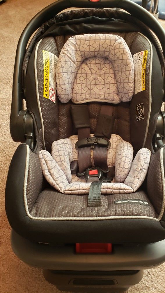 Graco DLX Click Connect infant car seat