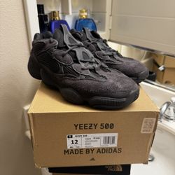 Men’s Adidas Yeezy 500 Size 12 Used 