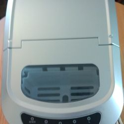 Magic Chef Ice Maker