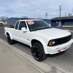 Chevy S-10 truck zr-2 rare model