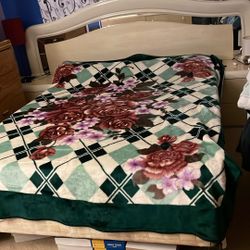 Full Bed Set Color Beige