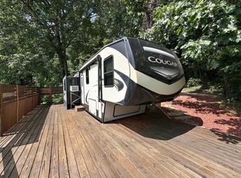 Fifth Wheel RV Trailer
