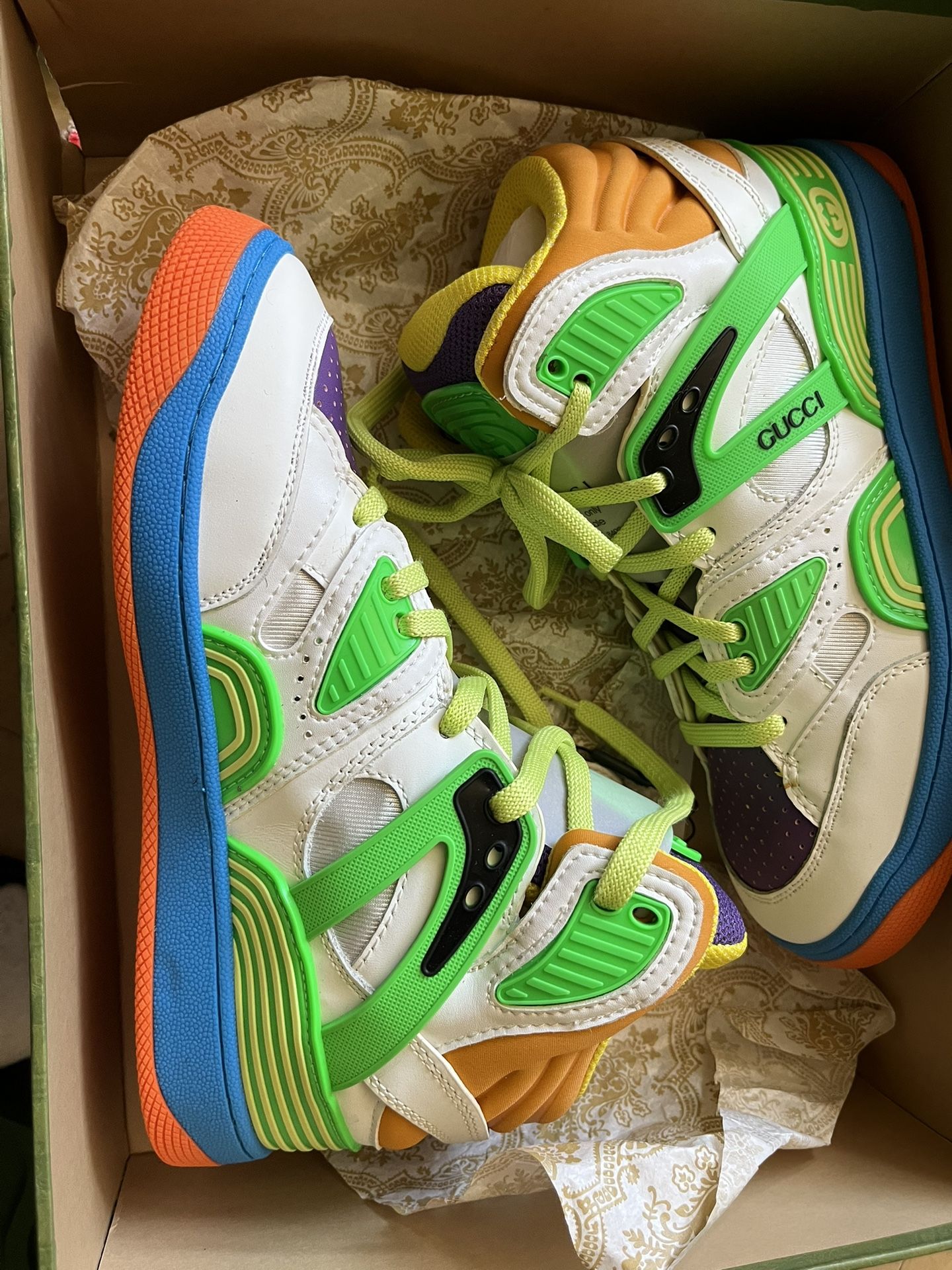 Gucci Sneaks Size 7