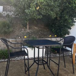 3 pc good condition patio set  Pick up at Granada Hills, CA 91344
