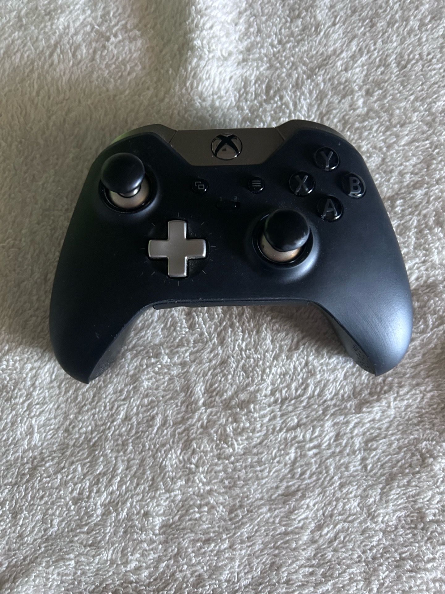 Xbox Elite Series 1 Controller + 2 Rechargeable battery packs