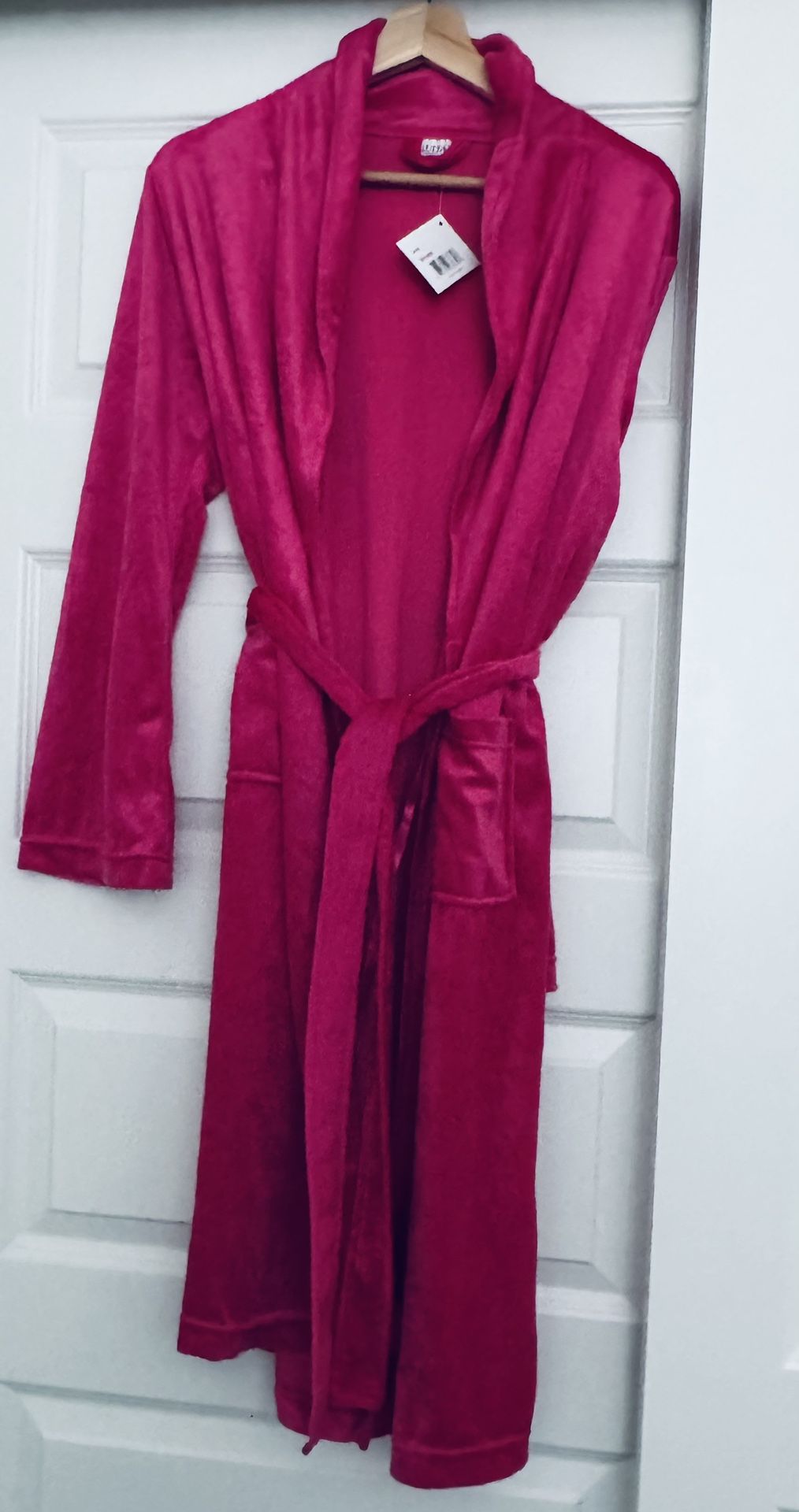 Brand New - Pink Fuzzy Robe